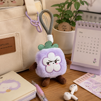 Op maat gemaakte paarse pluche sleutelhanger OEM/ODM pluche speelgoed anime sleutelhanger voor zachte hanger op maat gemaakte pluche sleutelhanger fruit sleutelhanger