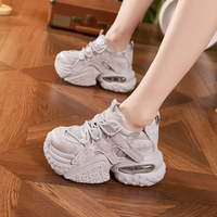 Chaussures à semelle épaisse polyvalentes de haute qualité, ajourées en maille, rehaussantes, vente en gros d'usine OEM, logo personnalisable