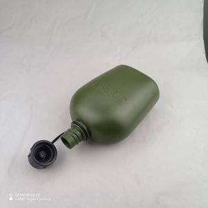 Bouteille d'eau de luxe avec tasse de camping intégrée et couvercle, idéale pour sac de survie, équipement de bushcraft, gourde métallique et kit de cantine - Échantillon gratuit - Product Image 6