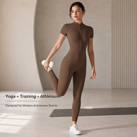 Nouveau body uni, très extensible, à manches courtes et fermeture éclair, idéal pour le fitness, la course à pied et le yoga, avec jambes courtes.