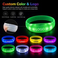 Bracelet LED 2-en-1 en silicone étanche à commande sonore, 15 couleurs, motif personnalisé, pour supporter les fans