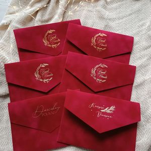 Sobre Navideño de Terciopelo Personalizado con Estampado de Piñas, Bastones de Caramelo y Estrellas en Dorado, Tarjeta Festiva - Product Image 5