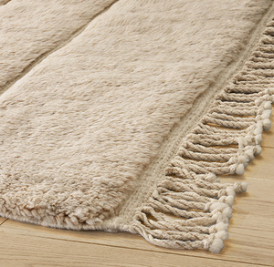 Tapis marocain en laine noué à la main, tapis berbère fait main, tapis décoratif sur mesure pour hôtel, villa, complexe hôtelier - Product Image 4