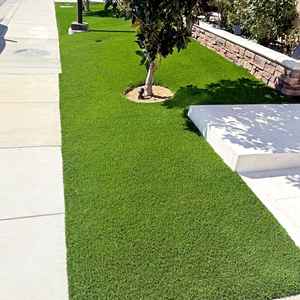 Tapis synthétique vert de paysage de gymnase pour la décoration d'intérieur et d'arrière-cour herbe artificielle de rouleau durable par tapis de sol CESPED - Product Image 1
