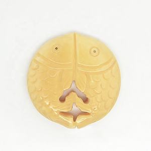 จี้รูปปลากระดูกธรรมชาติแกะสลักด้วยมือสีเหลืองสีขาวสำหรับทำเครื่องประดับ DIY - Product Image 1