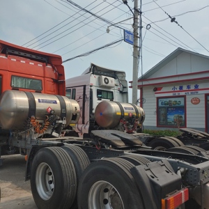 รถดัมพ์เหมือง Howo 6x4 ดีเซล ยูโร 3 พวงมาลัยซ้าย เครื่องยนต์ Weichai เกียร์ FAST 31-40 ตัน 351-450 แรงม้า แรงบิด 1000-1500 นิวตันเมตร 360 องศา ด้านหลัง - Product Image 4