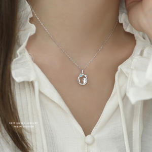 Collier de mariage tendance en argent sterling S925 plaqué platine avec zircon, pendentif chat et papillon sous la lune, design original - Product Image 4