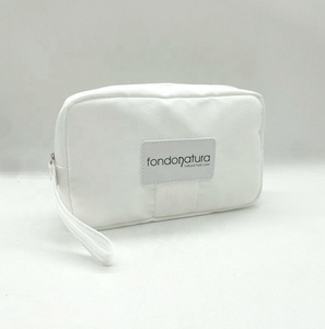 Producto riendly ecycled olyester osmetic ackaging AG akeup ortable oiletriy Ash Ouch o Ravel - Product Image 4