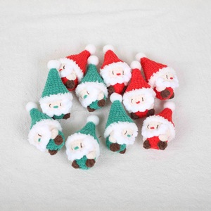 Portachiavi Gnomo Uncinetto Portachiavi Natalizio Fatto a Mano Amigurumi Ciondolo Decorazione di Natale Regalo Donna Bambina - Product Image 4