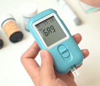 Mini portable surveillance de la glycémie test de créatinine sanguine créatinine acide urique Hb EGFR 5 en 1 mètre Bluetooth