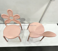 Chaises d'enfants empilables roses en plastique avec dossier fleur et papillon, abordables, pour événements extérieurs, location de mobilier, avec table 8 places
