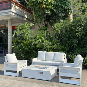 Ensemble <span class=keywords><strong>de</strong></span> table <span class=keywords><strong>de</strong></span> foyer en <span class=keywords><strong>pierre</strong></span> frittée et sectionnelle <span class=keywords><strong>de</strong></span> patio extérieur <span class=keywords><strong>de</strong></span> 5 pièces en blanc avec coussins et couvercle/roche <span class=keywords><strong>de</strong></span> <span class=keywords><strong>lave</strong></span> - Product Image 2