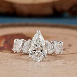 Bague en diamant de haute joaillerie avec un sertissage artistique unique et une brillance éclatante pour un style luxueux et imposant - Product Image 6