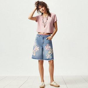 Shorts en jean <span class=keywords><strong>Bermuda</strong></span> pour femmes avec appliques florales 3D personnalisées, <span class=keywords><strong>jeans</strong></span> courts pour femmes - Product Image 4
