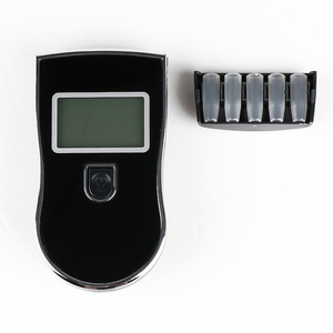 便携式呼吸分析仪 电化学燃料电池传感器 三块电池 耐用 数字 LED 显示屏 精确的酒精检测 - Product Image 1