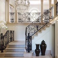 Rampe d'escalier et auvent d'entrée modernes en fer forgé de haute qualité avec finition peignable