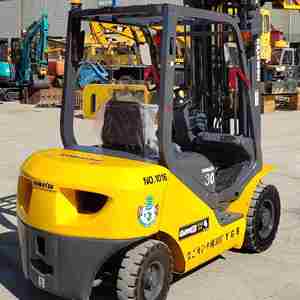 Montacargas Komatsu de 3 Toneladas con Motor Diésel Japonés Original, Entrega Rápida, Bajo Precio, Embalaje en Palés, Maquinaria para Movimiento de Tierras - Product Image 2