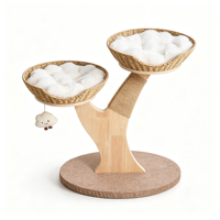 WickerDuo Arbre à chat en forme de Y de 68 cm avec deux paniers en osier, coussins blancs moelleux, jouet suspendu en forme de nuage et zone à gratter en sisal