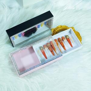 กล่องของขวัญแม่เหล็กสุดหรูสำหรับบรรจุเล็บปลอมแบบกดติด  พร้อมเพชร - Product Image 5