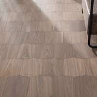 Parquet multicouche en noyer noir fumé, motif lanterne, surface brossée, pour projets Art Déco