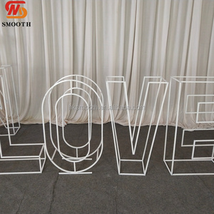 Letras y Números Metálicos 3D Ligeros en Color Dorado, con Diseño Hueco, para Decoración 'BABY LOVE', Fáciles de Guardar, Combinables y Personalizables para Eventos y Fiestas - Product Image 4