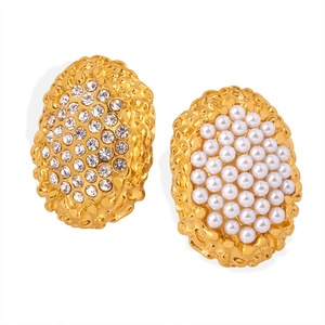 Clip d'oreille géométrique en zircon cubique, anti-allergie, couleur or 18 carats, acier inoxydable, clip d'oreille statement pour femme, bijoux - Product Image 1