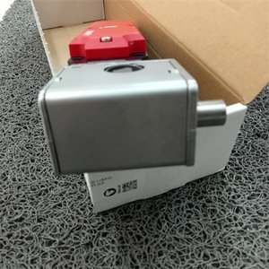 สวิตช์ลิมิต EUCHNER CTP-L1-AR-U-HA-AZ-SAB-12281 แบบติดตั้งบนแผงสีเงิน สำหรับล็อคประตูอุตสาหกรรมแบบกลไก - Product Image 1