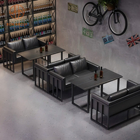 Meubles de café modernes banquette canapé gris foncé et table basse rectangulaire à cadre en bois pour salle à manger de style industriel