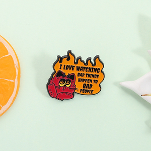 Broches de Esmalte con Diseño de Gato Demonio Rojo, Amo Ver que las Malas Cosas le Pongan de Golpe en la Cabeza a los Malos, Insignia para Solapa, Joyería, Regalo, Venta al por Mayor - Product Image 2