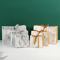 Sac en papier cadeau rose personnalisé haut de gamme avec poignée, sac d'emballage en papier blanc de luxe pour vêtements féminins, petites entreprises