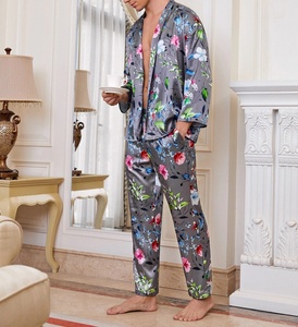 Di lusso di alta qualità da <span class=keywords><strong>uomo</strong></span> in raso di seta stampa floreale abbigliamento da notte <span class=keywords><strong>uomo</strong></span> due pezzi Set di abbigliamento Top <span class=keywords><strong>camicia</strong></span> e pantaloni <span class=keywords><strong>pigiama</strong></span> - Product Image 3