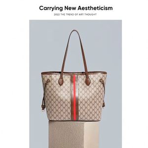 Bolso de Mano Abierto Retro de Alta Moda para Mujer, Forro de Cuero Genuino, Gran Capacidad de 2-2.9L, Dos Correas para el Hombro, Piel de Serpiente - Product Image 2