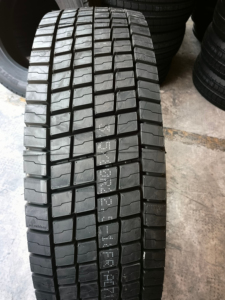 ยางรถบรรทุกคุณภาพสูง 1200R20 295 80 225 ลายดอกยางแบบ Small Block สำหรับการขับขี่ทางไกล 315/80/22.5 สำหรับการเดินทางระยะไกล - Product Image 5