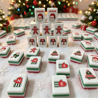 Tuiles de Mahjong Américaines Style Noël 160 Pièces – Ensemble de Jeu en Acrylique avec Motifs Père Noël, Sapin et Bonhomme en Pain d'Épices pour Fêtes et Jeux