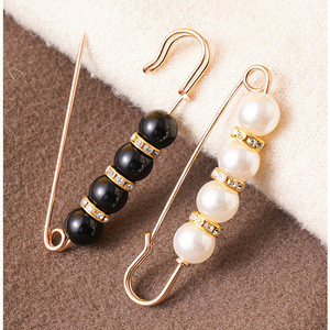 Faux Pearl Brooch For Women Zinc Alloy Hook Design Daily Wear Waist Pin With Imitation Pearl And Rhinestone Detail - Product Image 1
