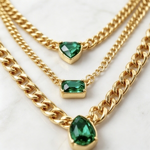 <span class=keywords><strong>Collier</strong></span> <span class=keywords><strong>ras</strong></span> du <span class=keywords><strong>cou</strong></span> multicouche en acier inoxydable étanche plaqué or 18 carats pour <span class=keywords><strong>femme</strong></span>, avec pendentif cœur et goutte d'eau en cristal émeraude et strass, bijou tendance - Product Image 3