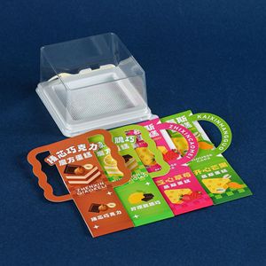 Caja Cuadrada de Plástico X088 de Grado Alimenticio, Antivaho, Personalizable, con Tenedor, Color Rojo Terciopelo, para Empacar Pastel de Tiramisú con Crema Salada - Product Image 1