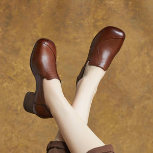 รองเท้าส้นเตี้ยหนังแท้ทำมือ สไตล์อังกฤษ แบบสวม คัทชูหัวตื้น ส้นบล็อก ใส่สบาย สำหรับผู้หญิง รุ่นสปริง นิวโท - Product Image 2