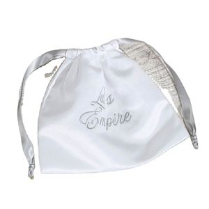 Pochette de rangement de luxe en satin rose pour cosmétiques, soins de la peau et parfums, avec dessus à volants, sac anti-poussière en satin personnalisé avec cordon de serrage - Product Image 3