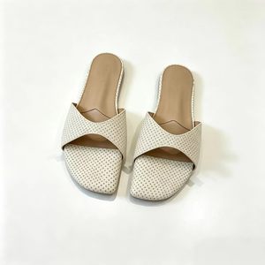 Sandales plates à pois pour femmes, à bout ouvert, en cuir microfibre, semelle extérieure en caoutchouc antidérapante, chaussures d'été à lanières avec pierres - Product Image 3