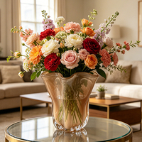 Vase ouvert en verre soufflé à la main par un artisan, pièce maîtresse décorative unique pour salon, table et cadeaux