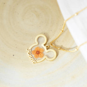 Collana Personalizzabile con Nome e Mickey Mouse, Fiori Secchi, Ciondolo in Argento 925, Gioiello alla Moda per Donne, Idea Regalo - Product Image 1