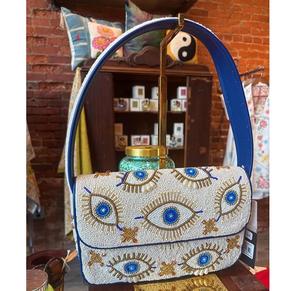 Hermoso bolso cruzado con bordado de cuentas de semillas de lujo con correa ajustable hecho a mano para un estilo atemporal - Product Image 1