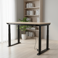 Bureau debout OTi moderne en bois, grande colonne, électrique, réglable en hauteur, quatre moteurs, convertible, extensible, pour usage commercial/hospitalier