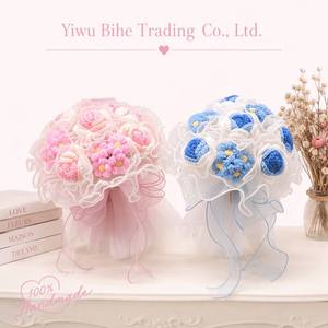 Ramo de Rosas Artificiales Rojas para San Valentín y Bodas, Éxito de Ventas Transfronterizo en <span class=keywords><strong>China</strong></span>, Accesorios para Fotos de Novia, Hecho a Mano con Hilo - Product Image 4