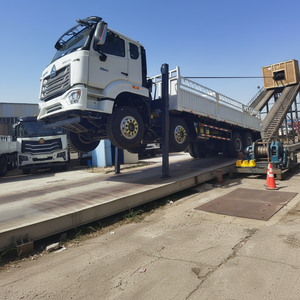 Camion <span class=keywords><strong>de</strong></span> transport lourd 8x4 avec bennes rabattables, vérins hydrauliques et treuil pour le chargement/déchargement autonome - Product Image 1