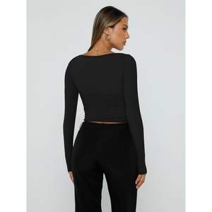 Reine femmes à la mode à manches longues hauts courts basique Y2K mode d'entraînement avec col carré tenues d'automne-haut de yoga de base - Product Image 4