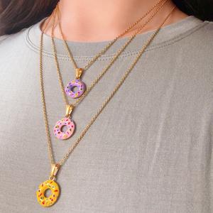 Impermeable 18K chapado en oro collar de acero inoxidable venta al por mayor postre donuts encanto comida accesorio <span class=keywords><strong>Cupcake</strong></span> colgante comida collar - Product Image 3