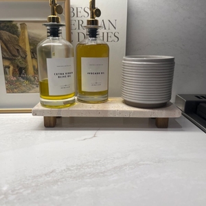 Vassoio di Servizio Rettangolare in Travertino Naturale con Piedini per Bagno, Vassoio Decorativo Beige con Base, Supporto per Stoccaggio in Cucina - Product Image 3