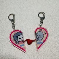 Vigreat Offre Spéciale Kawaii porte-clés en acrylique transparent avec accessoires de coeur magnétique porte-clés en plastique de conception d'anime personnalisée